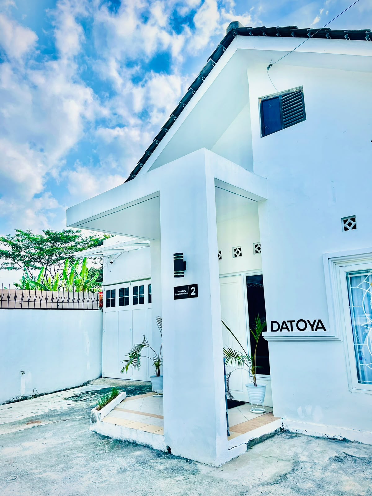 Tampak depan alternatif DATOYA Guest House Semarang dekat UNDIP Tembalang