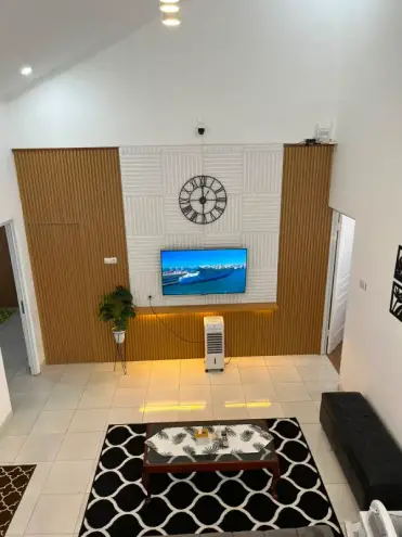 Interior ruang tamu DATOYA Guest House Semarang dekat UNDIP Tembalang